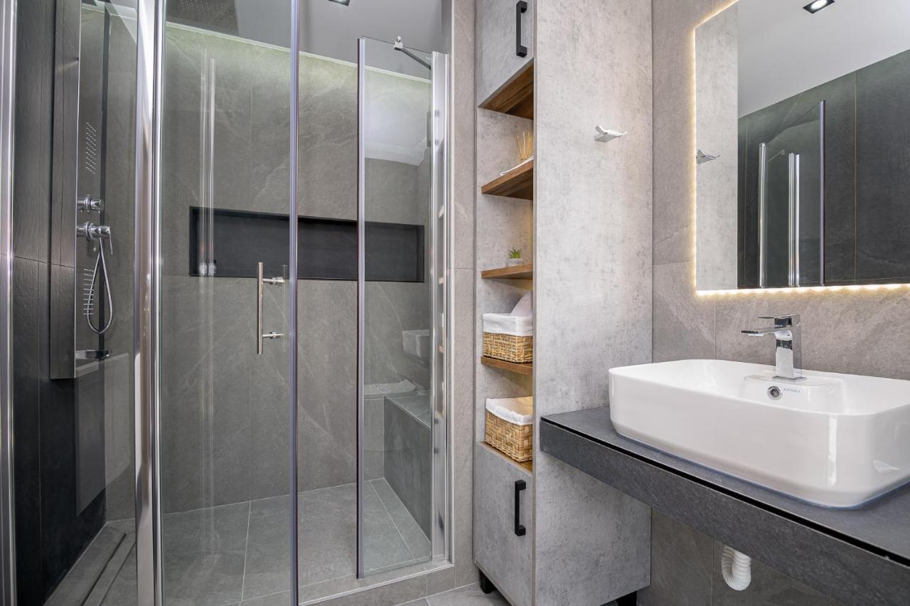 Alexandra's Comfort By Homebrain Apartment *