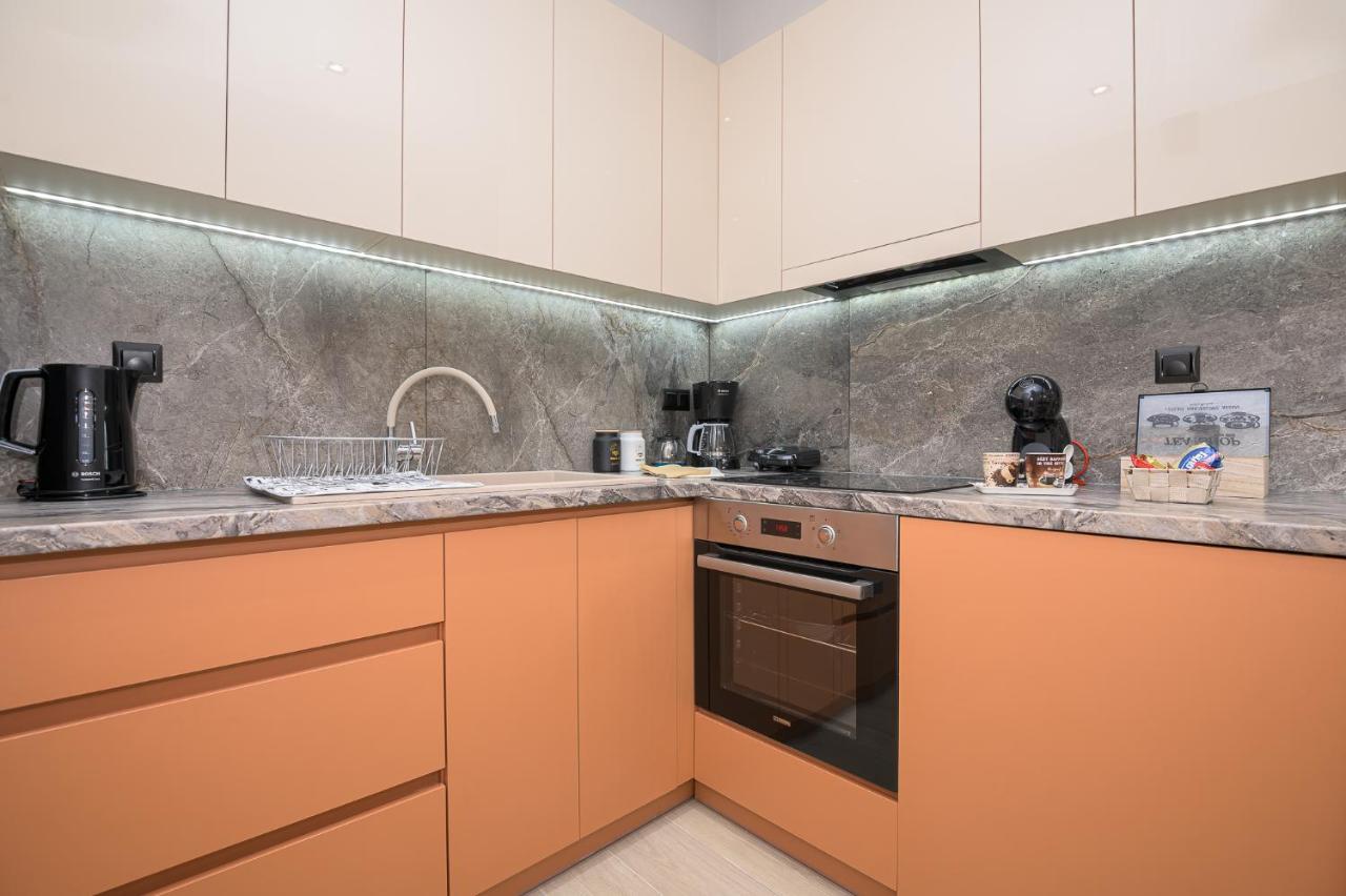 Alexandra's Comfort By Homebrain Apartment