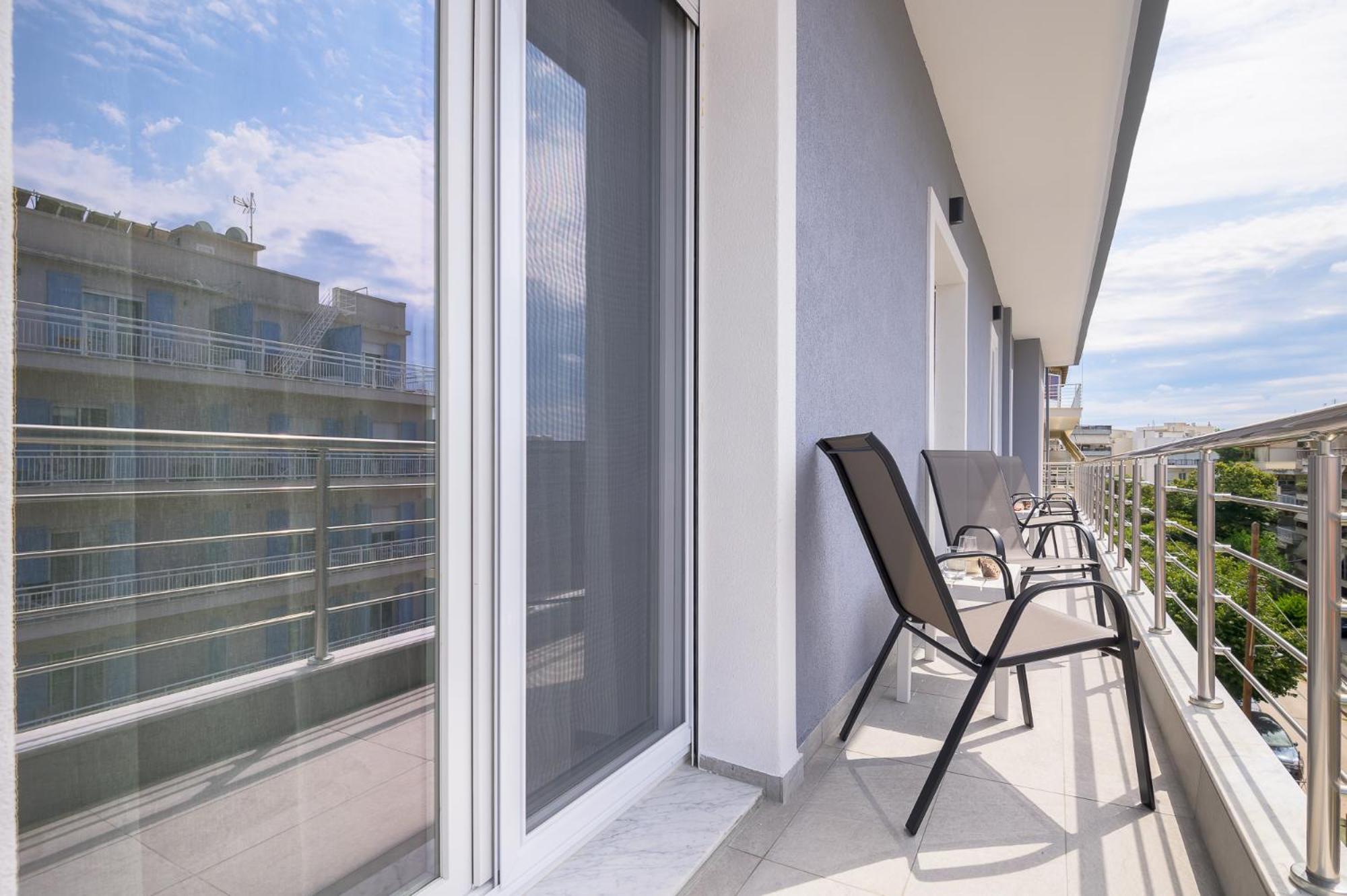 Alexandra's Comfort By Homebrain Apartment *