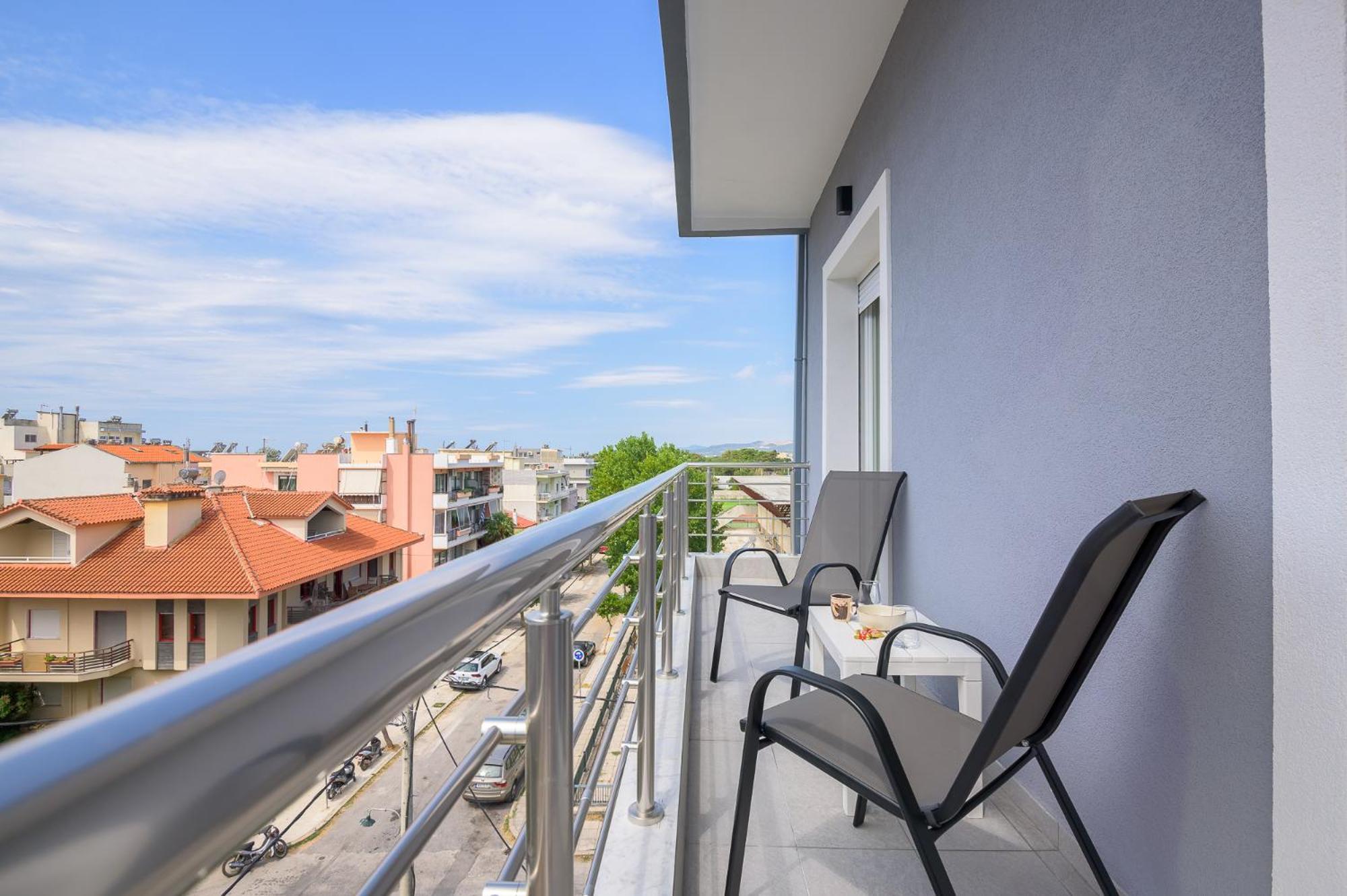 Alexandra's Comfort By Homebrain Apartment *